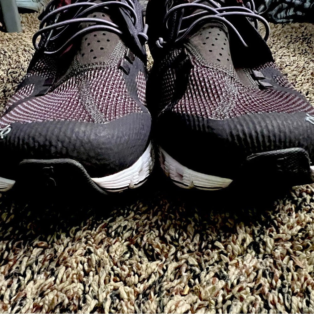 Women’s On Cloud size 9